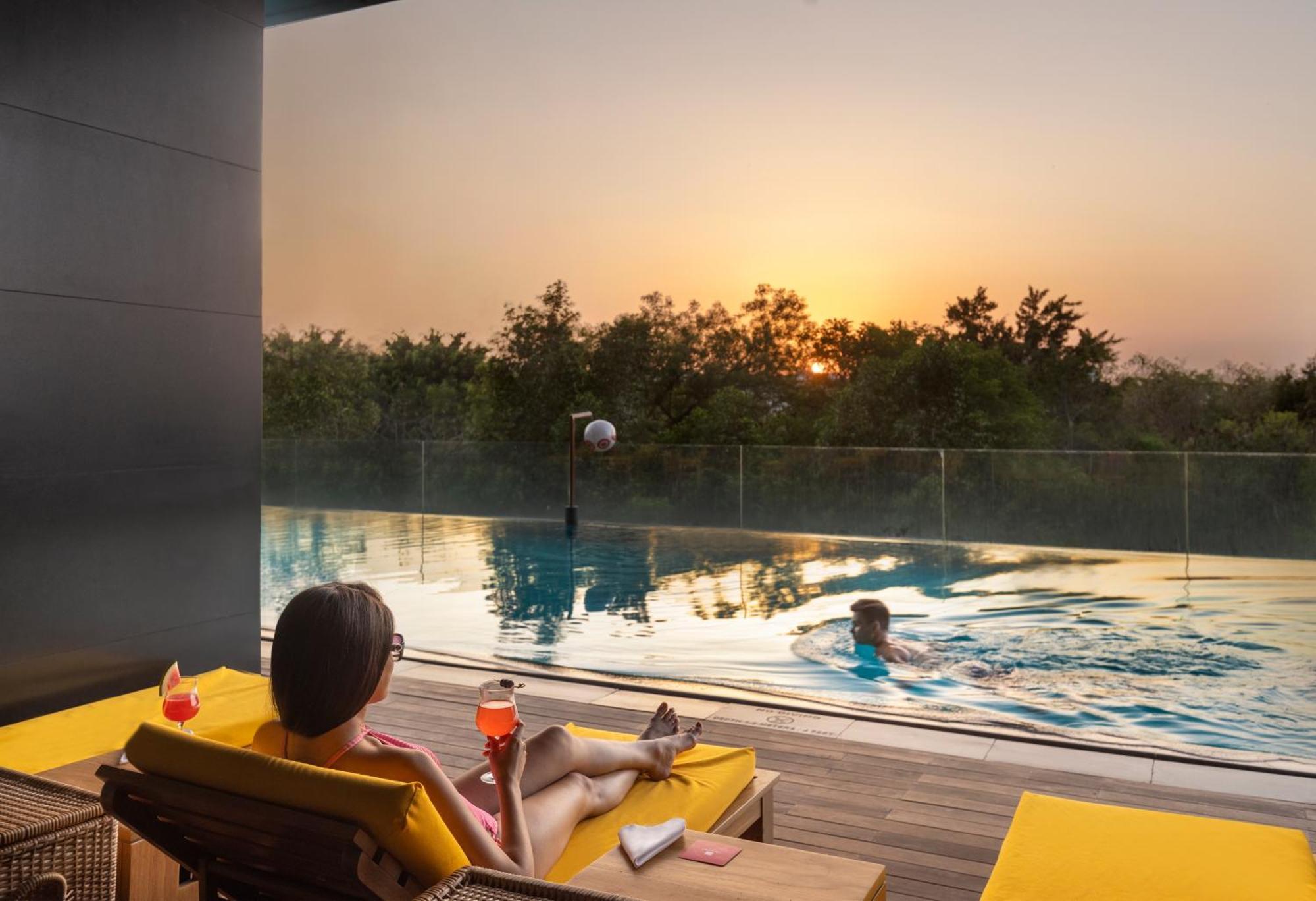 فندق ترايدنت، حيدر أباد المظهر الخارجي الصورة The swimming pool at the hotel