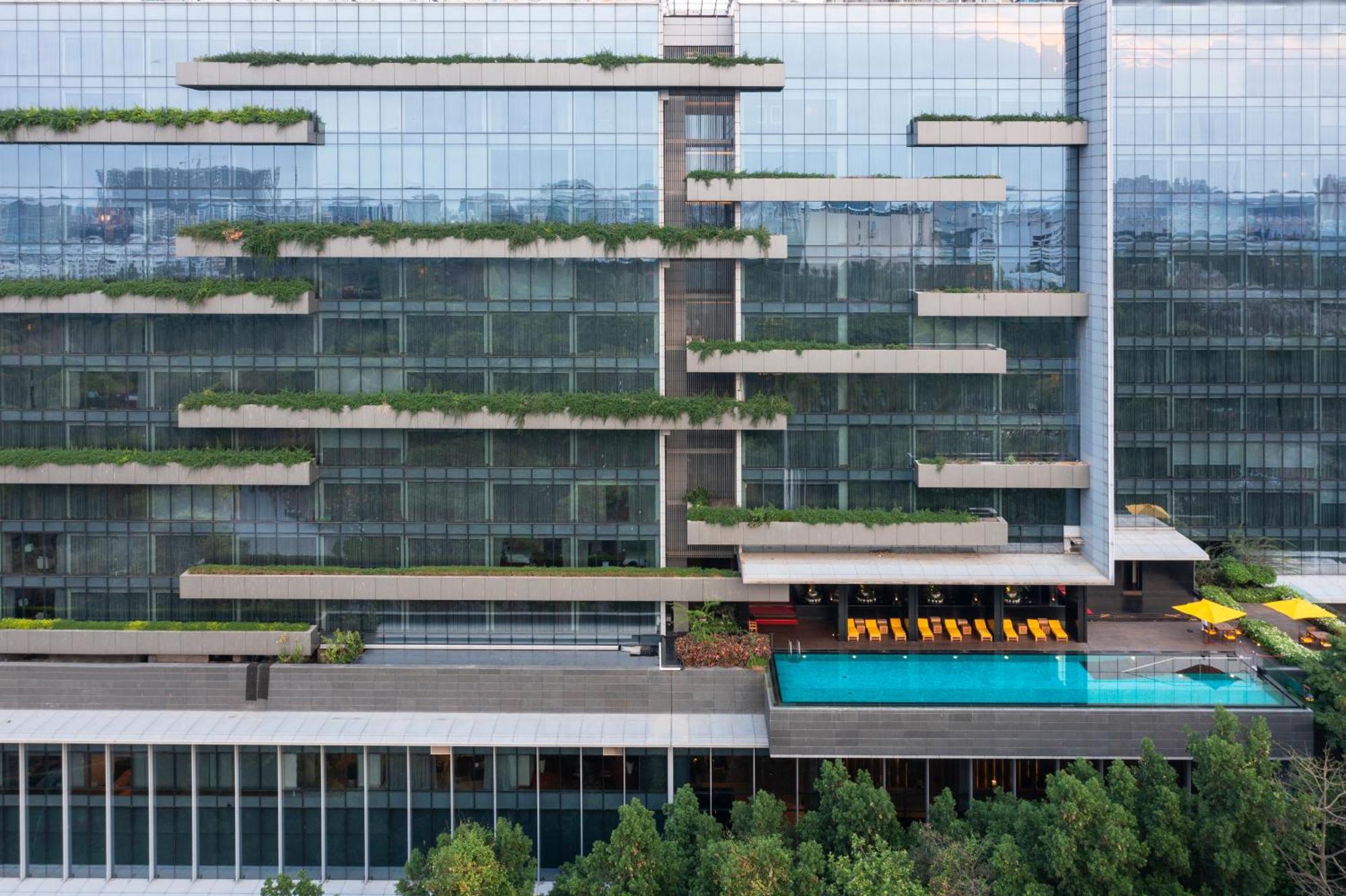 فندق ترايدنت، حيدر أباد المظهر الخارجي الصورة The hotel's rooftop pool