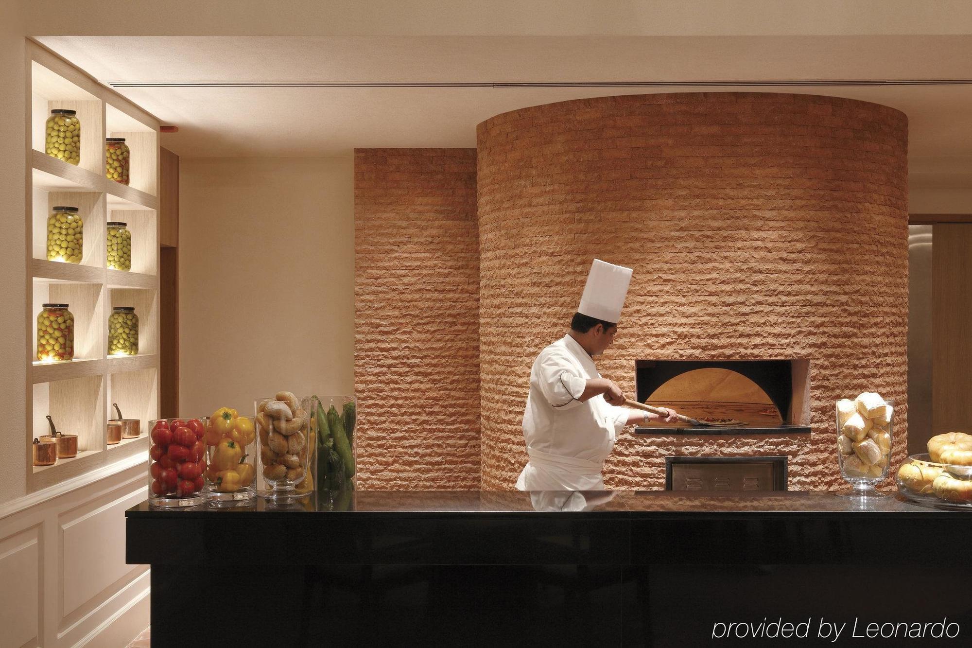 فندق ترايدنت، حيدر أباد المظهر الخارجي الصورة A wood-fired oven in a hotel