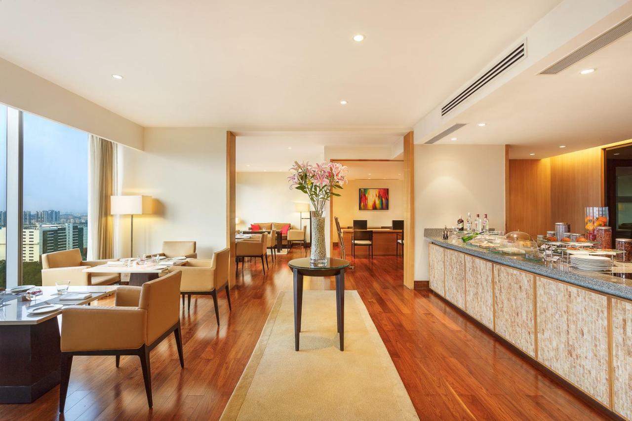 فندق ترايدنت، حيدر أباد المظهر الخارجي الصورة The Club lounge at Hong Kong International Airport